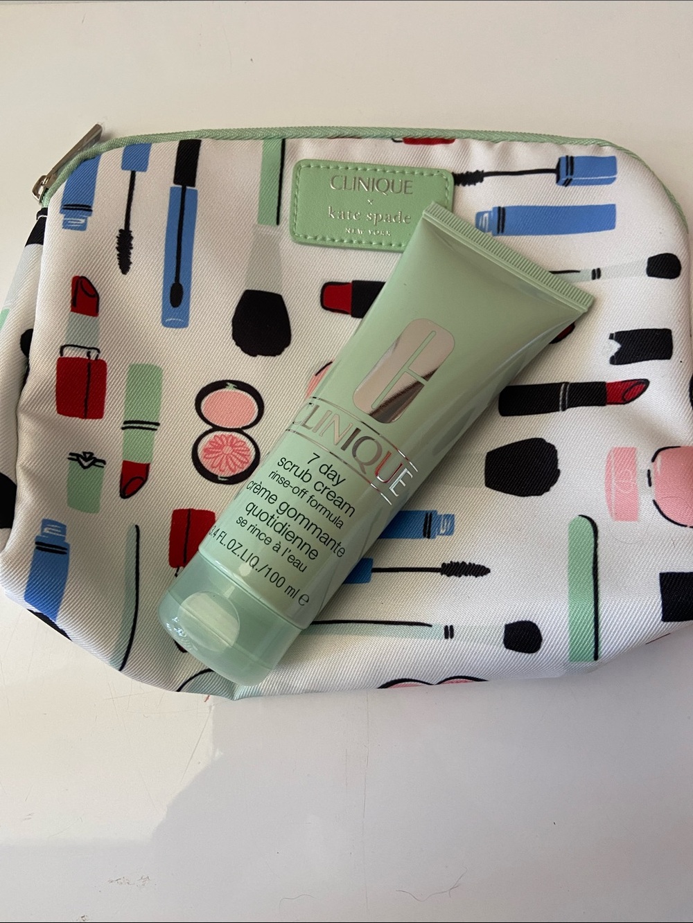 🆕 Clinique 7 Day Scrub Cream Exfoliator & Makeup Pouch